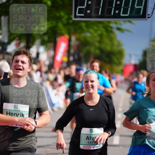 20.09.2026 - PSD Bank Halbmarathon LAZAROV Photography http://msf.ph/oto/10535937 20.09.2026 12:17:03 Ziel 1060, 1562, 1759, 1988, 2006, 2117, 2248, 2325, 2535, 3000, 3231, 4211, 4419, 4477 meine-sportfotos.de