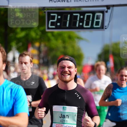 20.09.2026 - PSD Bank Halbmarathon LAZAROV Photography http://msf.ph/oto/10535990 20.09.2026 12:17:07 Ziel 1562, 1759, 1988, 2006, 2117, 2248, 2325, 3000, 3231, 4059, 4211, 4419, 4477 meine-sportfotos.de