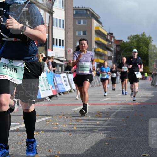 20.09.2026 - PSD Bank Halbmarathon J. Mangold http://msf.ph/oto/10536109 20.09.2026 12:26:30 Ziel 1113, 1231, 1345, 1471, 1738, 1844, 2021, 2039, 2858, 2871, 3821, 4427, 4584 meine-sportfotos.de
