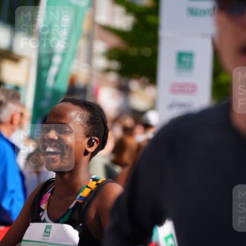 20.09.2026 - PSD Bank Halbmarathon LAZAROV Photography http://msf.ph/oto/10536306 20.09.2026 12:17:45 Ziel 1256, 1731, 2005, 2555, 3086, 3162, 3347, 3502, 3703, 4051, 4258, 4771 meine-sportfotos.de