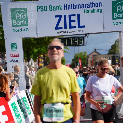 20.09.2026 - PSD Bank Halbmarathon LAZAROV Photography http://msf.ph/oto/10536323 20.09.2026 12:17:48 Ziel 1256, 1731, 2005, 2555, 3086, 3162, 3347, 3502, 3703, 3794, 3905, 4051, 4258 meine-sportfotos.de