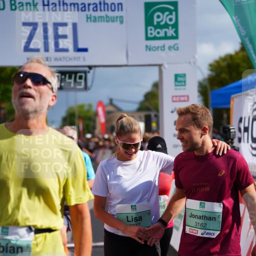 20.09.2026 - PSD Bank Halbmarathon LAZAROV Photography http://msf.ph/oto/10536328 20.09.2026 12:17:49 Ziel 1256, 1731, 2005, 2555, 3086, 3162, 3347, 3502, 3703, 3794, 3905, 4051, 4258 meine-sportfotos.de