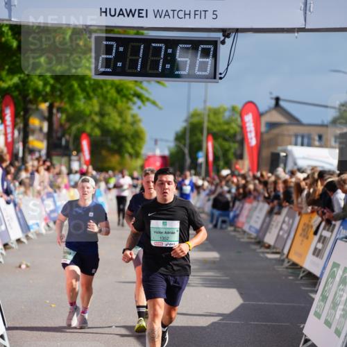 20.09.2026 - PSD Bank Halbmarathon LAZAROV Photography http://msf.ph/oto/10536419 20.09.2026 12:17:58 Ziel 1352, 1613, 1868, 3794, 3905 meine-sportfotos.de