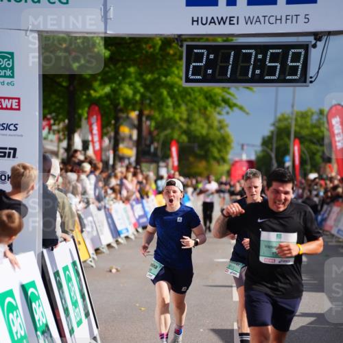 20.09.2026 - PSD Bank Halbmarathon LAZAROV Photography http://msf.ph/oto/10536423 20.09.2026 12:17:58 Ziel 1352, 1613, 1868, 3794, 3905 meine-sportfotos.de