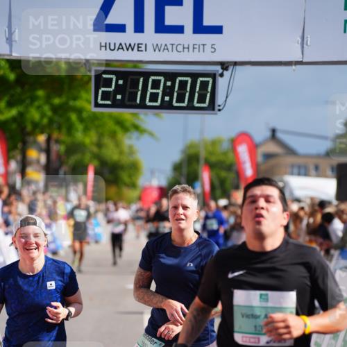 20.09.2026 - PSD Bank Halbmarathon LAZAROV Photography http://msf.ph/oto/10536446 20.09.2026 12:18:00 Ziel 1352, 1613, 1868, 3794, 3905 meine-sportfotos.de