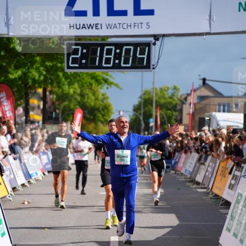 20.09.2026 - PSD Bank Halbmarathon LAZAROV Photography http://msf.ph/oto/10536459 20.09.2026 12:18:04 Ziel 1352, 1613, 1868, 2435, 2653, 3258, 4082, 4171 meine-sportfotos.de