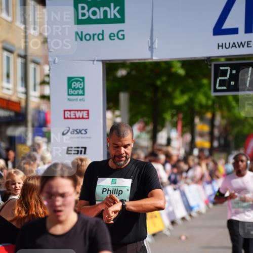 20.09.2026 - PSD Bank Halbmarathon LAZAROV Photography http://msf.ph/oto/10536520 20.09.2026 12:18:09 Ziel 2435, 2653, 3258, 4082, 4171, 4300, 4582 meine-sportfotos.de