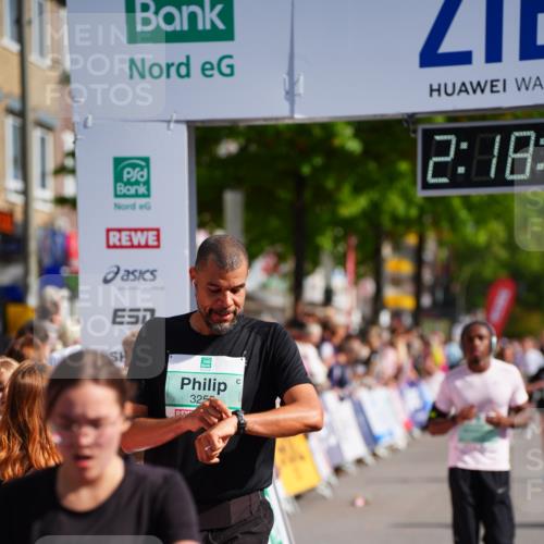 20.09.2026 - PSD Bank Halbmarathon LAZAROV Photography http://msf.ph/oto/10536523 20.09.2026 12:18:10 Ziel 2435, 2653, 3258, 3463, 4082, 4171, 4300, 4582 meine-sportfotos.de