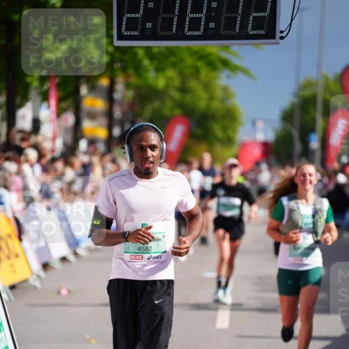 20.09.2026 - PSD Bank Halbmarathon LAZAROV Photography http://msf.ph/oto/10536533 20.09.2026 12:18:11 Ziel 2435, 2653, 3258, 3331, 3463, 4082, 4171, 4300, 4582 meine-sportfotos.de