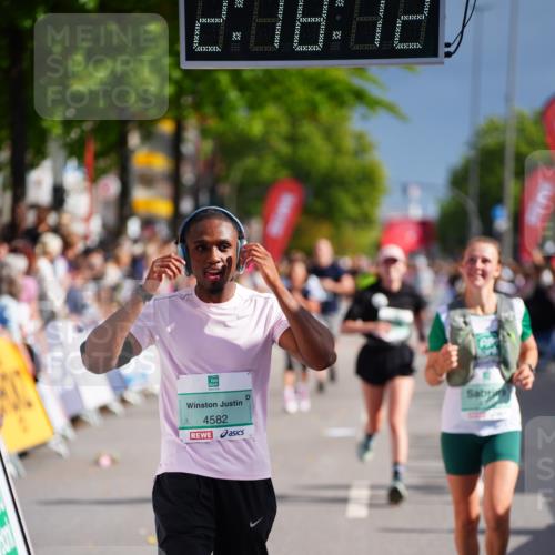 20.09.2026 - PSD Bank Halbmarathon LAZAROV Photography http://msf.ph/oto/10536536 20.09.2026 12:18:12 Ziel 2435, 2653, 3258, 3331, 3463, 4082, 4171, 4300, 4582 meine-sportfotos.de