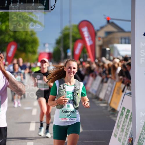 20.09.2026 - PSD Bank Halbmarathon LAZAROV Photography http://msf.ph/oto/10536545 20.09.2026 12:18:13 Ziel 2435, 2653, 3258, 3331, 3463, 4082, 4171, 4300, 4582 meine-sportfotos.de