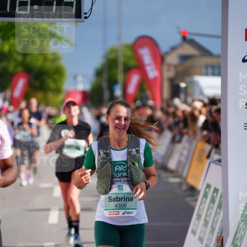 20.09.2026 - PSD Bank Halbmarathon LAZAROV Photography http://msf.ph/oto/10536557 20.09.2026 12:18:13 Ziel 2435, 2653, 3258, 3331, 3463, 4082, 4171, 4300, 4582 meine-sportfotos.de