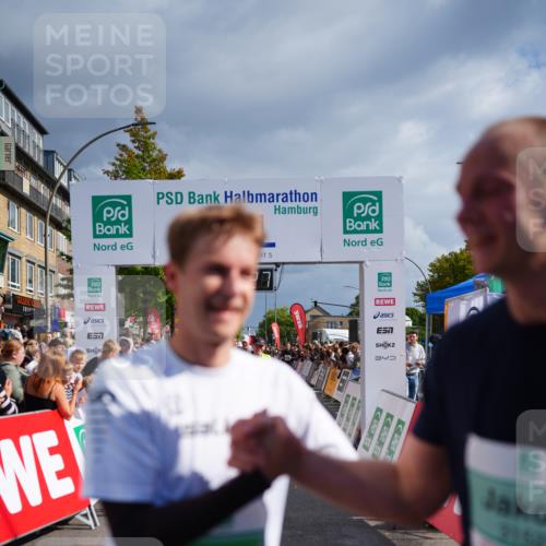 20.09.2026 - PSD Bank Halbmarathon LAZAROV Photography http://msf.ph/oto/10536613 20.09.2026 12:18:26 Ziel 2032, 3152, 3361, 4049, 4370, 4630 meine-sportfotos.de
