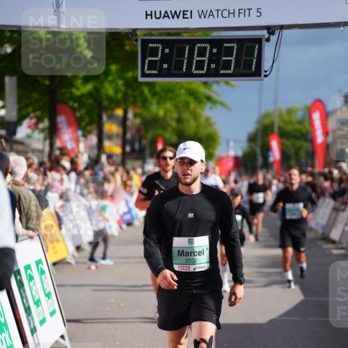20.09.2026 - PSD Bank Halbmarathon LAZAROV Photography http://msf.ph/oto/10536645 20.09.2026 12:18:31 Ziel 1011, 2032, 2628, 3806, 4049, 4159, 4370 meine-sportfotos.de