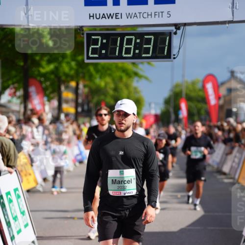 20.09.2026 - PSD Bank Halbmarathon LAZAROV Photography http://msf.ph/oto/10536648 20.09.2026 12:18:31 Ziel 1011, 2032, 2628, 3806, 4049, 4159, 4370 meine-sportfotos.de
