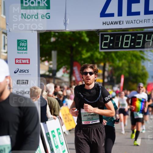 20.09.2026 - PSD Bank Halbmarathon LAZAROV Photography http://msf.ph/oto/10536670 20.09.2026 12:18:34 Ziel 1011, 1270, 2032, 2413, 2628, 2867, 3409, 3806, 3875, 4049, 4159, 4370 meine-sportfotos.de