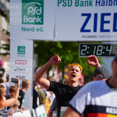 20.09.2026 - PSD Bank Halbmarathon LAZAROV Photography http://msf.ph/oto/10536734 20.09.2026 12:18:41 Ziel 1011, 1270, 1424, 1425, 2121, 2137, 2413, 2628, 2867, 3084, 3409, 3540, 3806, 3875, 4159 meine-sportfotos.de