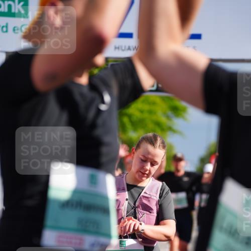 20.09.2026 - PSD Bank Halbmarathon LAZAROV Photography http://msf.ph/oto/10536745 20.09.2026 12:18:43 Ziel 1270, 1424, 1425, 1998, 2121, 2137, 2413, 2867, 3084, 3409, 3540, 3597, 3616, 3806, 3875 meine-sportfotos.de