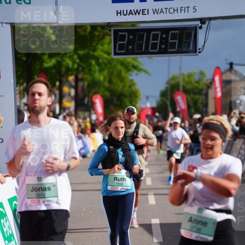 20.09.2026 - PSD Bank Halbmarathon LAZAROV Photography http://msf.ph/oto/10536801 20.09.2026 12:18:51 Ziel 1223, 1424, 1425, 1694, 1998, 2137, 2912, 3082, 3252, 3597, 3616, 3736 meine-sportfotos.de