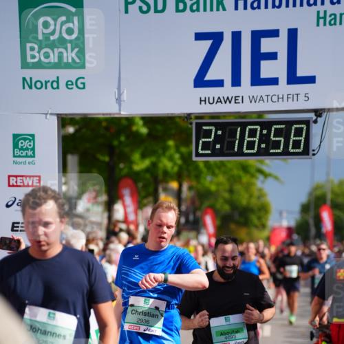 20.09.2026 - PSD Bank Halbmarathon LAZAROV Photography http://msf.ph/oto/10536837 20.09.2026 12:18:57 Ziel 1223, 1694, 2912, 2936, 3082, 3252, 3637, 3736, 4693 meine-sportfotos.de