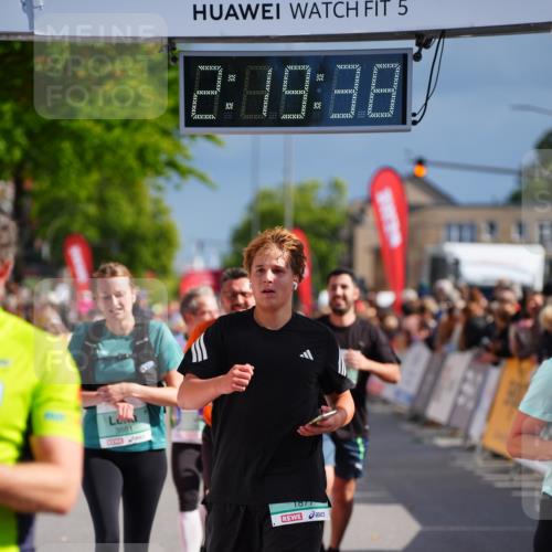 20.09.2026 - PSD Bank Halbmarathon LAZAROV Photography http://msf.ph/oto/10537211 20.09.2026 12:19:38 Ziel 1351, 1877, 2214, 2242, 2513, 3581, 3974, 4033, 4383, 4682, 4726 meine-sportfotos.de