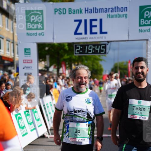 20.09.2026 - PSD Bank Halbmarathon LAZAROV Photography http://msf.ph/oto/10537244 20.09.2026 12:19:44 Ziel 1877, 2242, 3581, 3974, 4033, 4726, 4732 meine-sportfotos.de