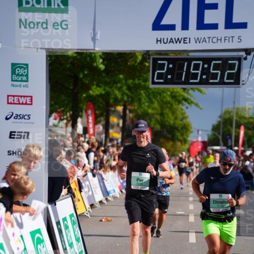20.09.2026 - PSD Bank Halbmarathon LAZAROV Photography http://msf.ph/oto/10537312 20.09.2026 12:19:51 Ziel 3180, 3288, 4732 meine-sportfotos.de