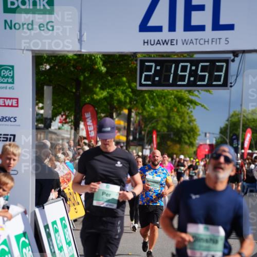 20.09.2026 - PSD Bank Halbmarathon LAZAROV Photography http://msf.ph/oto/10537322 20.09.2026 12:19:53 Ziel 1777, 2549, 3180, 3288, 4732 meine-sportfotos.de