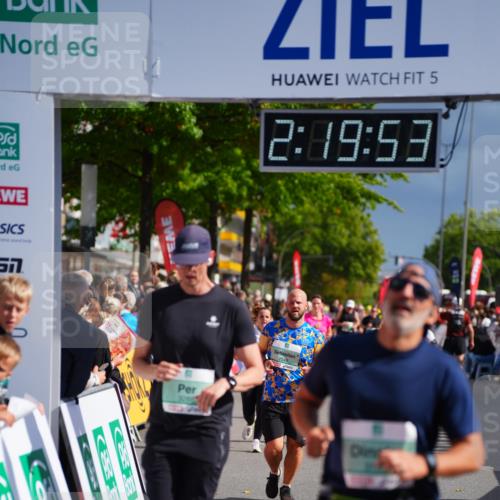 20.09.2026 - PSD Bank Halbmarathon LAZAROV Photography http://msf.ph/oto/10537327 20.09.2026 12:19:53 Ziel 1777, 2549, 3180, 3288, 4732 meine-sportfotos.de