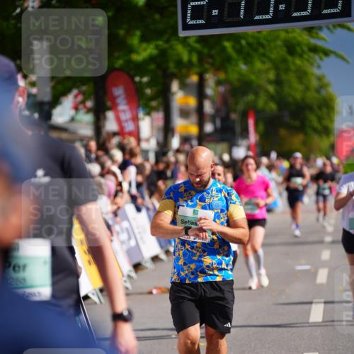 20.09.2026 - PSD Bank Halbmarathon LAZAROV Photography http://msf.ph/oto/10537343 20.09.2026 12:19:54 Ziel 1777, 2549, 3180, 3288 meine-sportfotos.de