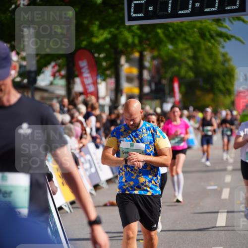 20.09.2026 - PSD Bank Halbmarathon LAZAROV Photography http://msf.ph/oto/10537348 20.09.2026 12:19:54 Ziel 1777, 2549, 3180, 3288 meine-sportfotos.de