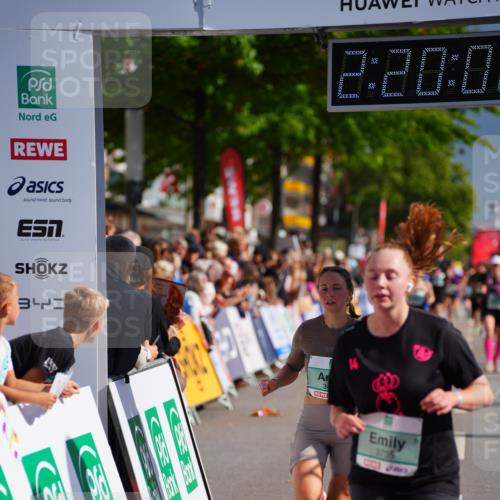 20.09.2026 - PSD Bank Halbmarathon LAZAROV Photography http://msf.ph/oto/10537505 20.09.2026 12:20:08 Ziel 1323, 2787, 3429, 3688, 3735, 4626 meine-sportfotos.de