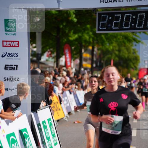 20.09.2026 - PSD Bank Halbmarathon LAZAROV Photography http://msf.ph/oto/10537509 20.09.2026 12:20:08 Ziel 1323, 2787, 3429, 3688, 3735, 4626 meine-sportfotos.de