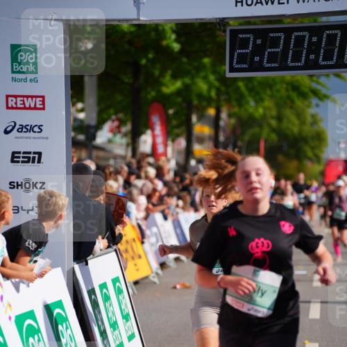 20.09.2026 - PSD Bank Halbmarathon LAZAROV Photography http://msf.ph/oto/10537515 20.09.2026 12:20:08 Ziel 1323, 2787, 3429, 3688, 3735, 4626 meine-sportfotos.de