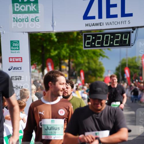 20.09.2026 - PSD Bank Halbmarathon LAZAROV Photography http://msf.ph/oto/10537729 20.09.2026 12:20:24 Ziel 1021, 1261, 1628, 1755, 1892, 2737, 3085, 4228, 4237, 4270, 4632 meine-sportfotos.de