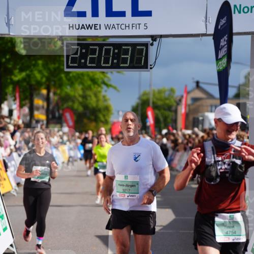 20.09.2026 - PSD Bank Halbmarathon LAZAROV Photography http://msf.ph/oto/10537946 20.09.2026 12:20:37 Ziel 1294, 2351, 2741, 3097, 3217, 4125, 4754 meine-sportfotos.de