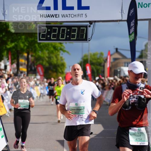 20.09.2026 - PSD Bank Halbmarathon LAZAROV Photography http://msf.ph/oto/10537951 20.09.2026 12:20:37 Ziel 1294, 2351, 2741, 3097, 3217, 4125, 4754 meine-sportfotos.de