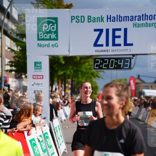 20.09.2026 - PSD Bank Halbmarathon LAZAROV Photography http://msf.ph/oto/10538079 20.09.2026 12:20:43 Ziel 1127, 2305, 2389, 2741, 3217, 3620, 3740, 4125, 4292 meine-sportfotos.de