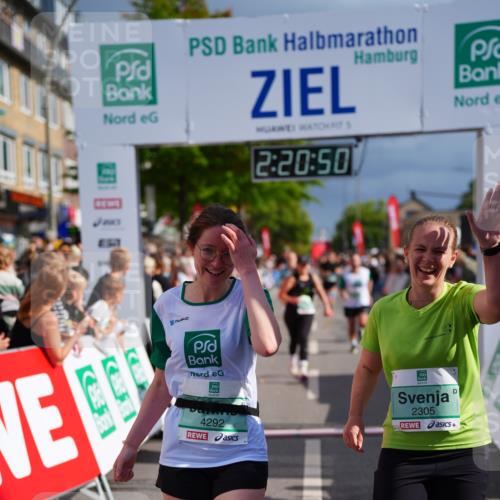 20.09.2026 - PSD Bank Halbmarathon LAZAROV Photography http://msf.ph/oto/10538226 20.09.2026 12:20:50 Ziel 1127, 1331, 2305, 2389, 3102, 3620, 3740, 4292, 4312 meine-sportfotos.de