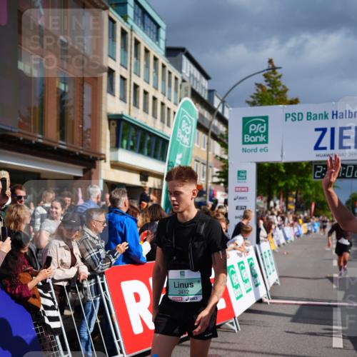 20.09.2026 - PSD Bank Halbmarathon LAZAROV Photography http://msf.ph/oto/10538379 20.09.2026 12:21:01 Ziel 1331, 3412, 4423, 4790 meine-sportfotos.de