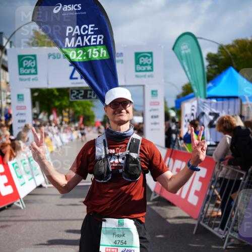 20.09.2026 - PSD Bank Halbmarathon LAZAROV Photography http://msf.ph/oto/10538430 20.09.2026 12:21:06 Ziel 4423 meine-sportfotos.de