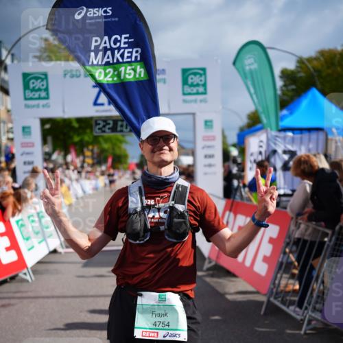 20.09.2026 - PSD Bank Halbmarathon LAZAROV Photography http://msf.ph/oto/10538438 20.09.2026 12:21:06 Ziel 4423 meine-sportfotos.de