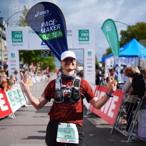 20.09.2026 - PSD Bank Halbmarathon LAZAROV Photography http://msf.ph/oto/10538451 20.09.2026 12:21:06 Ziel 4423 meine-sportfotos.de