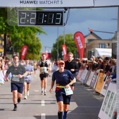 20.09.2026 - PSD Bank Halbmarathon LAZAROV Photography http://msf.ph/oto/10538469 20.09.2026 12:21:13 Ziel 1143, 1281, 2906, 2907 meine-sportfotos.de