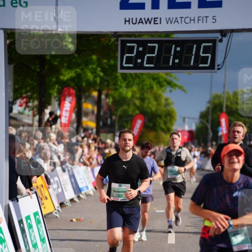 20.09.2026 - PSD Bank Halbmarathon LAZAROV Photography http://msf.ph/oto/10538512 20.09.2026 12:21:14 Ziel 1004, 1143, 1281, 2906, 2907 meine-sportfotos.de