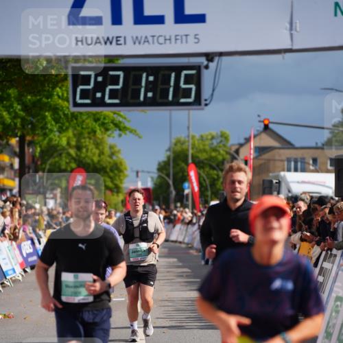 20.09.2026 - PSD Bank Halbmarathon LAZAROV Photography http://msf.ph/oto/10538529 20.09.2026 12:21:15 Ziel 1004, 1143, 1281, 2906, 2907 meine-sportfotos.de