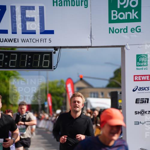 20.09.2026 - PSD Bank Halbmarathon LAZAROV Photography http://msf.ph/oto/10538535 20.09.2026 12:21:15 Ziel 1004, 1143, 1281, 2906, 2907 meine-sportfotos.de