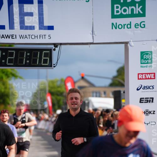 20.09.2026 - PSD Bank Halbmarathon LAZAROV Photography http://msf.ph/oto/10538546 20.09.2026 12:21:16 Ziel 1004, 1143, 1281, 2906, 2907 meine-sportfotos.de
