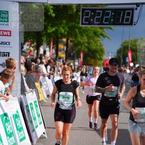 20.09.2026 - PSD Bank Halbmarathon LAZAROV Photography http://msf.ph/oto/10539287 20.09.2026 12:22:17 Ziel 1329, 1773, 1991, 3014, 3560, 4361, 4413 meine-sportfotos.de