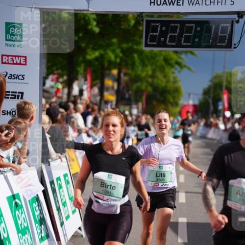 20.09.2026 - PSD Bank Halbmarathon LAZAROV Photography http://msf.ph/oto/10539321 20.09.2026 12:22:19 Ziel 1329, 1991, 3560, 4337, 4361 meine-sportfotos.de